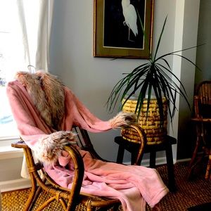 Adrienne Landau Women’s Pink Faux Trim Plush Robe X-Large